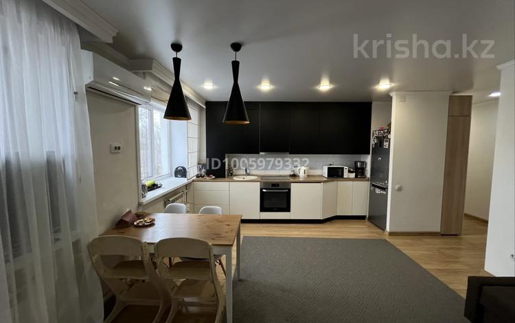 2-бөлмелі пәтер · 50 м² · 3/3 қабат, мкр Михайловка , Баженова, бағасы: 18.5 млн ₸ в Караганде, Казыбек би р-н — фото 2