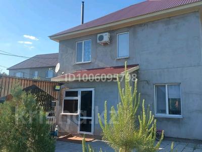 Отдельный дом · 4 комнаты · 128 м² · , мкр Айгуль — Юнисерв, пересечение ул.Шолохова и ул. С. Тюленина. за 26 млн ₸ в Уральске