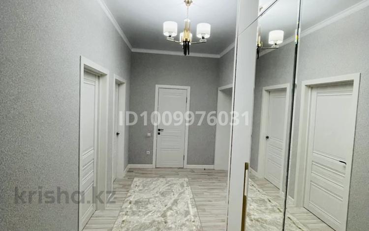 2-комнатная квартира · 81.4 м² · 7/9 этаж, мкр. Алтын орда, Проспект Алия Молдагулова 66, к. 1 — Пересечение улицы Мангилик Ел за 39.5 млн ₸ в Актобе — фото 2