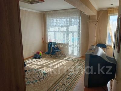 3 комнаты, 64 м², Новаторов 7/1 за 50 000 〒 в Усть-Каменогорске