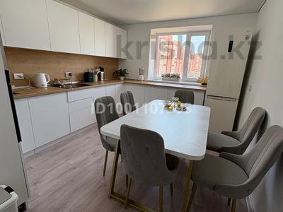 Продажа квартир в Павлодарской обл.: 3-комнатная квартира · 81 м² · 4/9 этаж, Н.Назарбаева 309/2 — Новый Мкрн Достык за 36 млн 〒 3-комнатная квартира · 81 м² · 4/9 этаж, Н.Назарбаева 309/2 — Новый Мкрн Достык за 36 млн 〒 в Павлодаре
