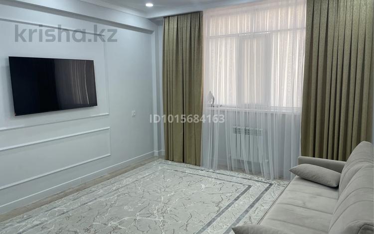2-бөлмелі пәтер · 70 м² · 8/9 қабат, Нұрсая ш/а., Абулхайыр хана 51а, бағасы: 300 000 ₸ в Атырау, мкр Нурсая — фото 2