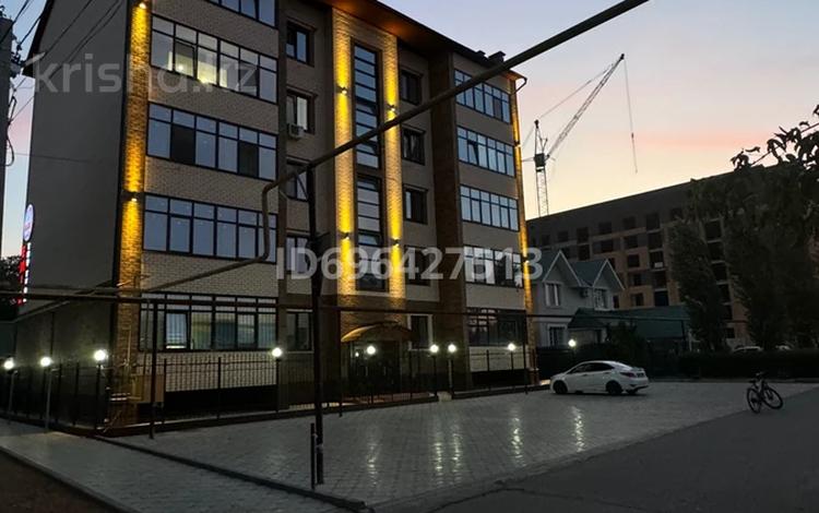 1-бөлмелі пәтер · 52 м² · 3/5 қабат, Фрунзе 71, бағасы: 200 000 〒 в Уральске — фото 2