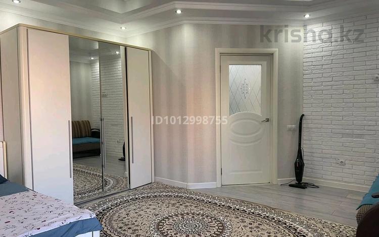 1-бөлмелі пәтер · 45 м² · 1/5 қабат, Алтын орда ш/а., Батыс 2 49 д к1, бағасы: 11 500 ₸ в Актобе, мкр. Алтын орда — фото 2