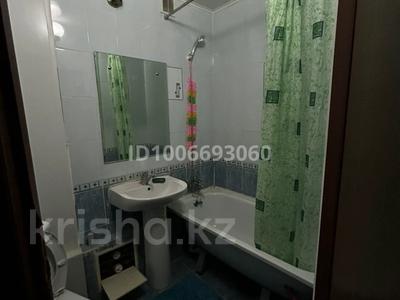 2-бөлмелі пәтер · 45 м² · 2/5 қабат, Айгүл ш/а 61 — 16 школа, бағасы: 150 000 ₸ в Уральске, мкр Айгуль