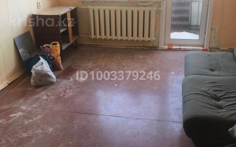 1-комнатная квартира · 31 м² · 5/5 этаж, мкр Юго-Восток, 28й микрорайон — Республики 10 за 12 млн ₸ в Караганде, Казыбек би р-н — фото 2