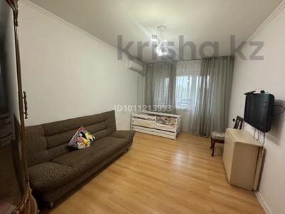 2-комнатная квартира · 60 м² · 2/5 этаж, Розыбакиева — Толе би за 300 000 〒 в Алматы, Алмалинский р-н