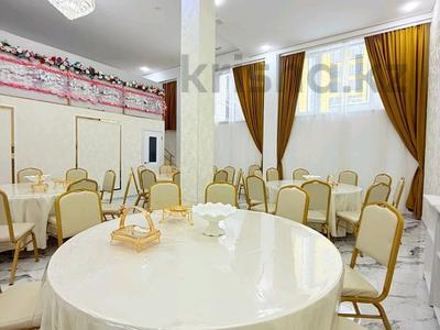 Еркін, кеңселер, дүкендер мен бутиктер, қоғамдық тамақтану орны, сұлулық салондары, медорталықтар мен дәріханалар, білім орталықтары · 185 м², бағасы: ~ 90 млн ₸ в Астане, Сарайшык р-н