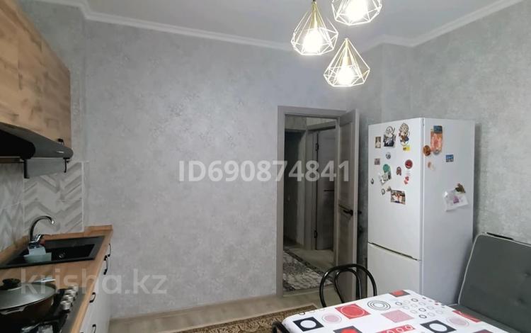 2-комнатная квартира, 60 м², 1/9 этаж, мкр Аксай-4 4А