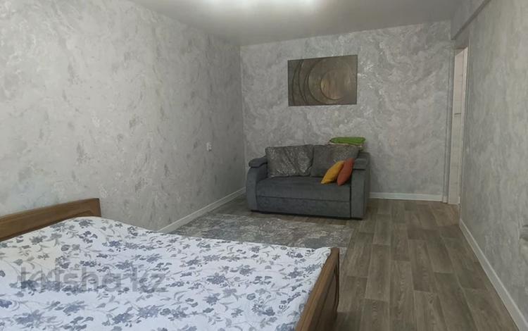 1-бөлмелі пәтер · 35 м² · 3/5 қабат, Оралхан Бокей 21, бағасы: 2 500 ₸ в Усть-Каменогорске — фото 20