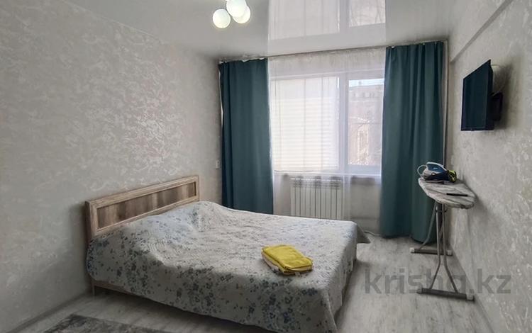 1-комнатная квартира, 35 м², 3/5 этаж по часам, Утепова 21 за 2 000 〒 в Усть-Каменогорске — фото 10