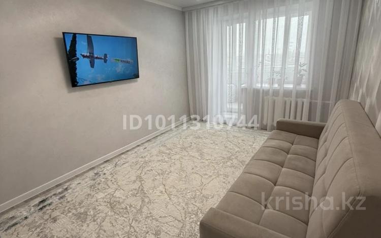 2-бөлмелі пәтер · 56 м² · 4/10 қабат, Гагарина 1/4 — СОШ 22, бағасы: 24 млн ₸ в Уральске — фото 2