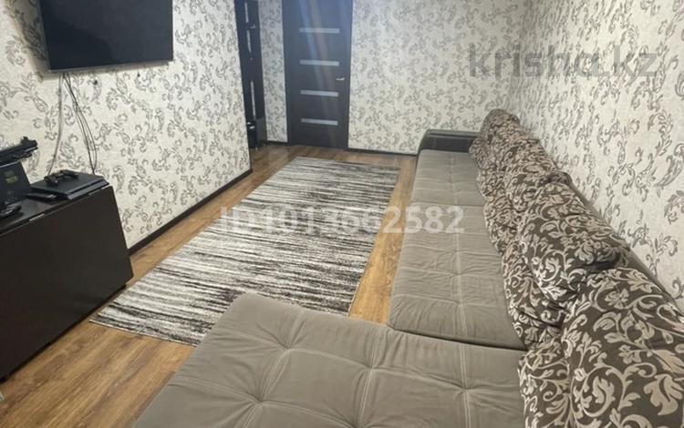 2-комнатная квартира · 48.9 м² · 4/5 этаж, Майкудук, 17й микрорайон 50 за 13.1 млн ₸ в Караганде, Алихана Бокейханова р-н — фото 2