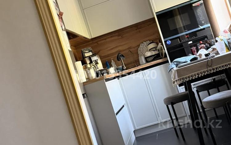3-комнатная квартира · 60 м² · 3/5 этаж, мкр Новый Город 59 за 25 млн ₸ в Караганде, Казыбек би р-н — фото 2