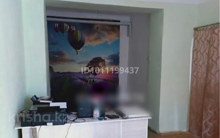 1-бөлмелі пәтер · 25 м² · 1/3 қабат, Рыскулова 24/3 3 — Центральная площадь, бағасы: 4.3 млн ₸ в Каратау — фото 2
