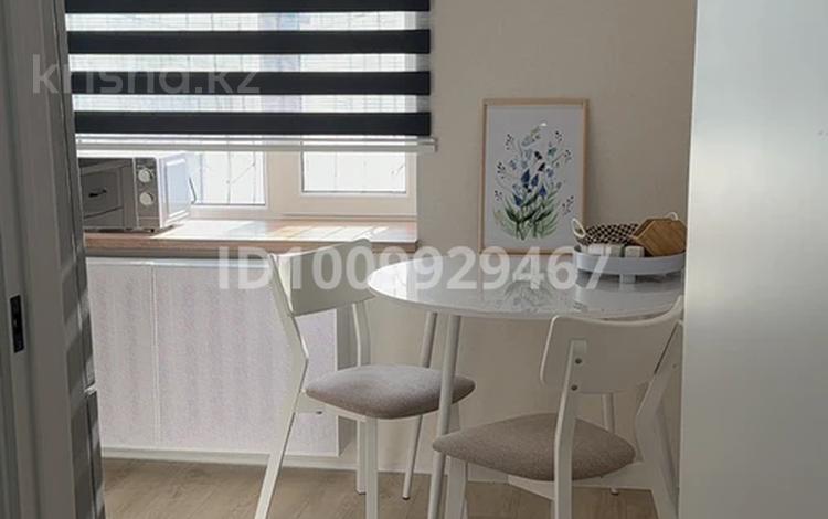 1-комнатная квартира · 38 м² · 1/5 этаж, мкр Кунаева 63 за 230 000 ₸ в Уральске — фото 2