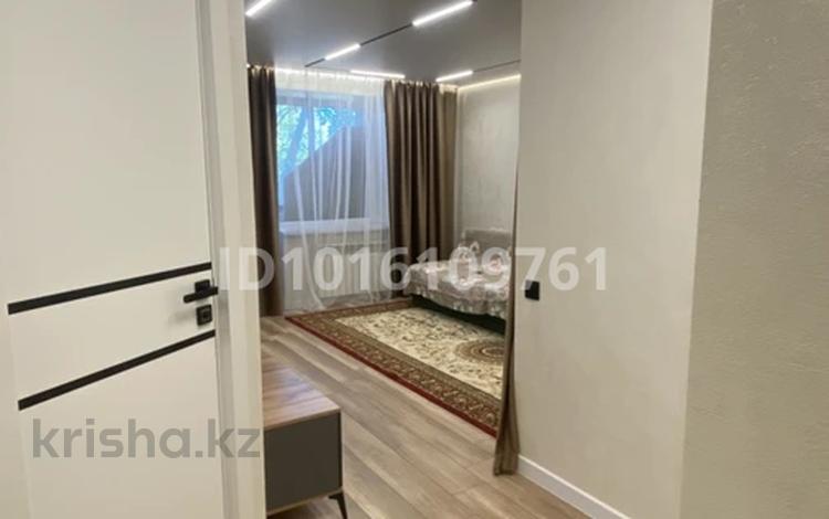 1-комнатная квартира · 35.7 м² · 2/5 этаж, мкр Михайловка , Бадина — Стекляжка за 170 000 ₸ в Караганде, Казыбек би р-н — фото 2