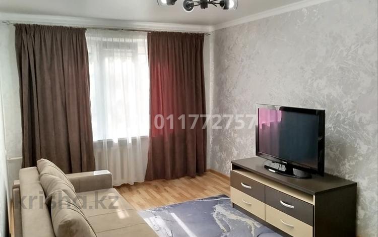 3-комнатная квартира · 70 м² · 5/5 этаж, мкр Аксай-3 33 за 300 000 ₸ в Алматы, Ауэзовский р-н — фото 2
