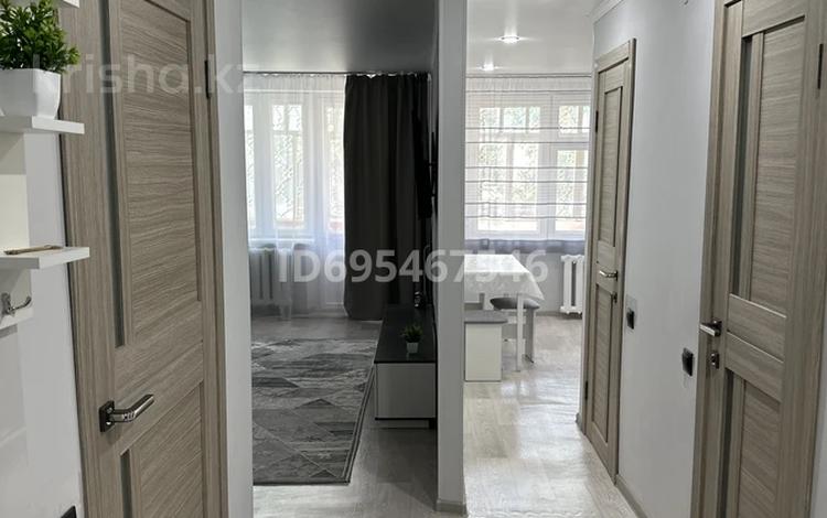 2-комнатная квартира · 49 м² · 1/5 этаж, Боровская за 15 000 〒 в Щучинске — фото 2