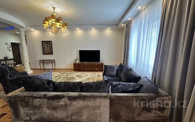 3-бөлмелі пәтер · 180 м² · 4/9 қабат, Фурманова 63, бағасы: 700 000 ₸ в Алматы, Медеуский р-н — фото 11