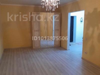 1-комнатная квартира · 50 м² · 2/5 этаж, мкр Старый Аэропорт, Достык 62 — Остановка Самал за 90 000 ₸ в Уральске