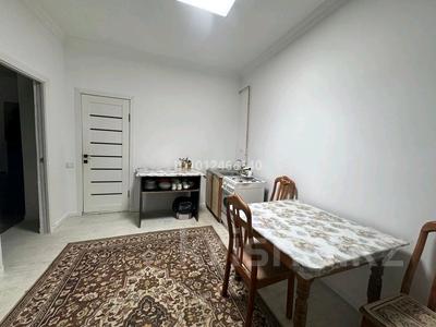 Отдельный дом · 2 комнаты · 60 м², мкр Атырау-2, Алтынемел 11 — Возле садика Галактика за 100 000 ₸ в мкр	Атырау-2