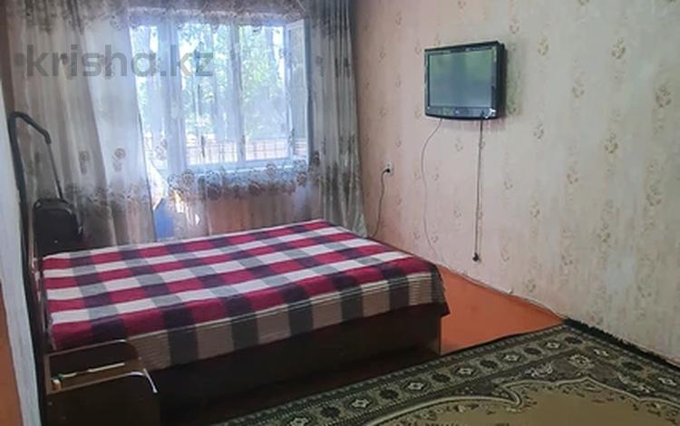 1-комнатная квартира, 31 м², 2/4 этаж, 2 мкр 18 за 9 млн 〒 в Талдыкоргане, мкр Жетысу — фото 2