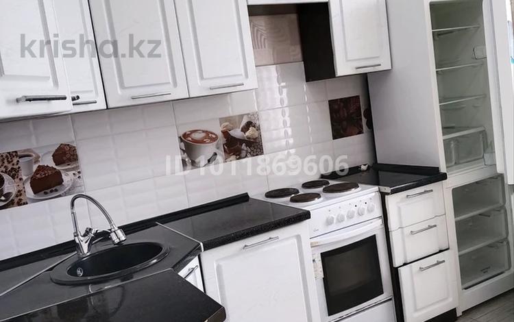 2-комнатная квартира · 55 м² · 6/12 этаж, мкр Жилгородок, Улы Тургенева — Сдам 2х.ком.квартиру с мебелью+бытовая техника.В районе Жилгородок за 130 000 ₸ в Актобе — фото 2