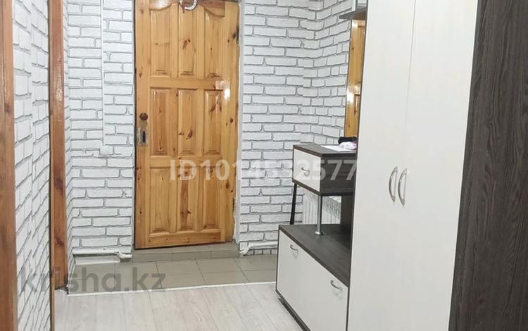 3-бөлмелі пәтер · 63 м² · 2/2 қабат, Валиханова, бағасы: 14 млн ₸ в Макинске — фото 2
