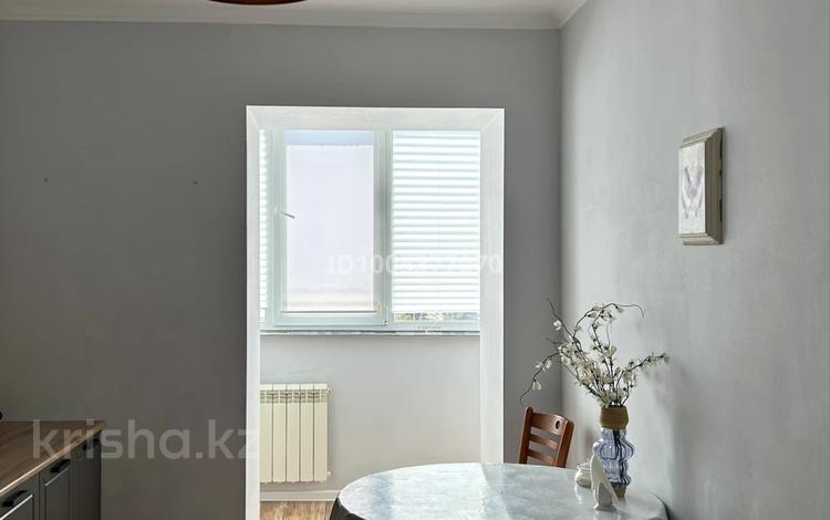 2-бөлмелі пәтер · 63 м² · 9/10 қабат, 11 ш/а. — Шайкенова, бағасы: 14 900 ₸ в Актобе, мкр 11 — фото 40