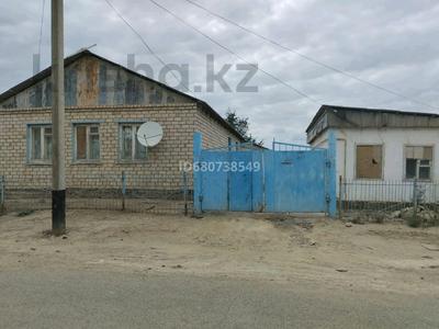 Отдельный дом · 5 комнат · 136 м² · 5.1 сот., Шакен айманов 25 — Напротив 24 школы за 12 млн 〒 в Атырау, мкр Привокзальный-5