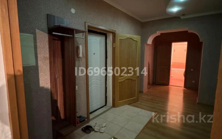 2-бөлмелі пәтер, 70 м², 4/5 қабат, микрорайон Авангард - 4 21А, бағасы: 30 млн 〒 в Атырау, мкр Авангард-4 — фото 2