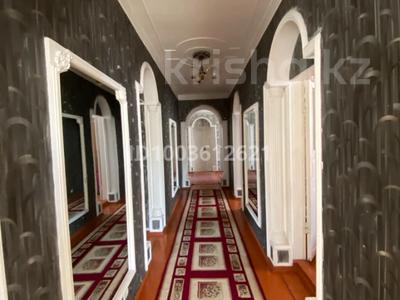 Жеке үй · 5 бөлме · 180 м² · 8 жүзд., улица Сыздыкова 7 — Абайский переезд, бағасы: 50 млн ₸ в Таразе