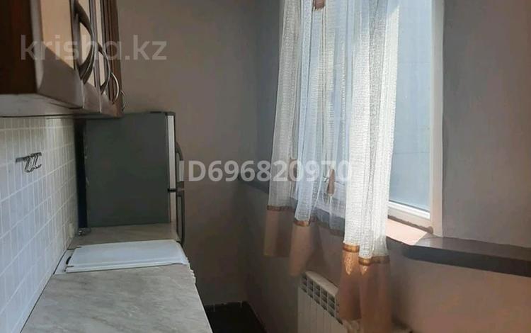 1-бөлмелі пәтер, 50 м², 5/12 қабат ай сайын, мкр Аксай-1 25, бағасы: 220 000 〒 в Алматы, Ауэзовский р-н — фото 2