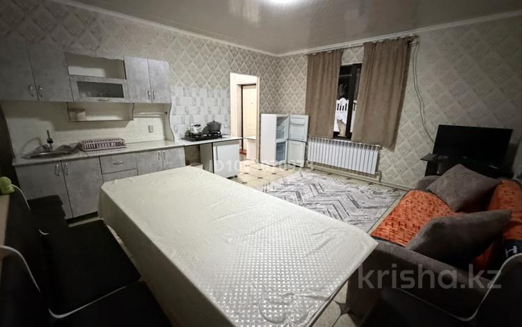 2-бөлмелі пәтер · 55 м², Кабанбай батыра 126, бағасы: 15 000 ₸ в Шу — фото 2