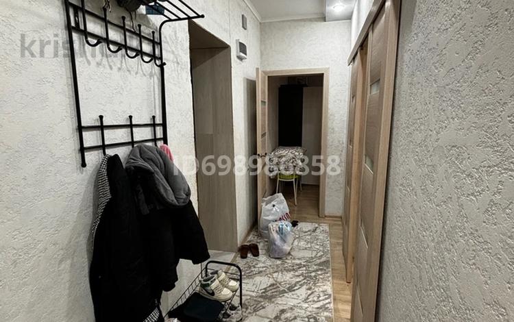 2-бөлмелі пәтер · 52 м² · 2/5 қабат, 16-й мкр 18 — Байтерек сауда үйіне қарама қарсы , “ Бек “ ресторанның артында орналасқан 5 этажды үй . 2 ші қабатта орналасқан, 2 бөлме., бағасы: 170 000 ₸ в Актау — фото 2