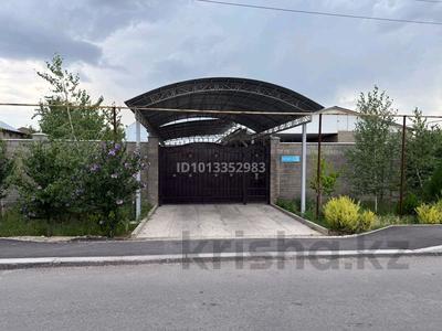Отдельный дом · 6 комнат · 180 м² · 8 сот., мкр Аулие-Ата, Озбек акын 5 за 50 млн ₸ в Таразе