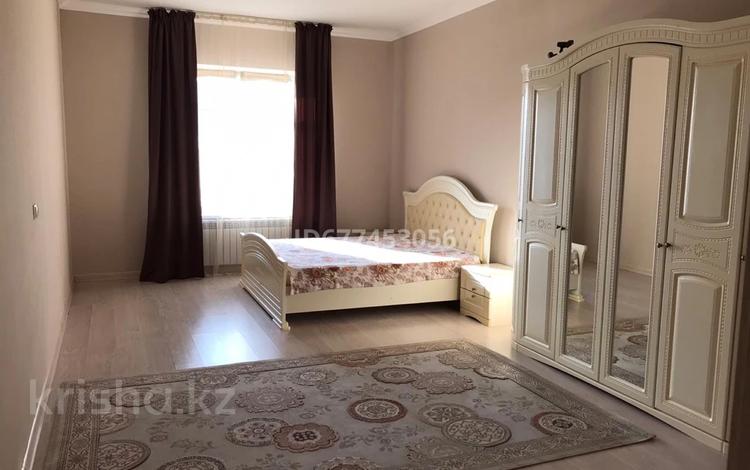 3-комнатная квартира · 150 м² · 3/9 этаж, Кошкарбаева 23 за 350 000 ₸ в Астане, р-н Байконур — фото 2