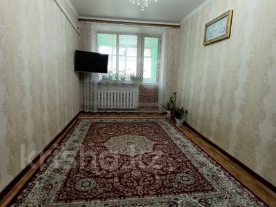 3-комнатная квартира · 58.3 м² · 2/2 этаж, Амажолова за 14.2 млн 〒 в Уральске