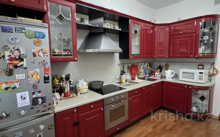 3-бөлмелі пәтер · 120 м² · 3/11 қабат, ул. Жумабека Ташенова 12, бағасы: 50 млн ₸ в Астане, р-н Байконур — фото 2
