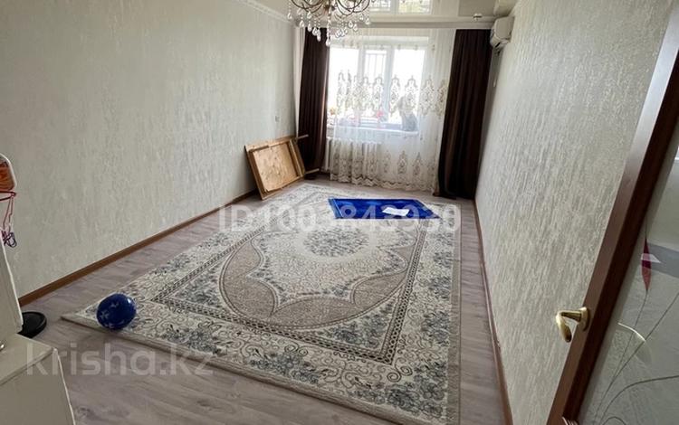 3-комнатная квартира · 81 м² · 8/10 этаж, Гагарина 1/2 — 22 школа за 25 млн 〒 в Уральске — фото 2