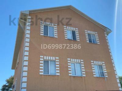 Отдельный дом · 10 комнат · 450 м², мкр Мунайшы, Неверева 13 за 900 000 〒 в Атырау