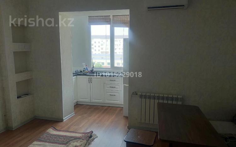 1-комнатная квартира · 50 м² · 5/6 этаж, 35-мкр 35 за 130 000 ₸ в Актау — фото 2