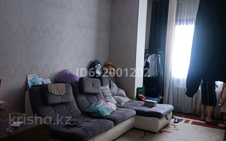 3-комнатная квартира, 60 м², 2/9 этаж помесячно, Сатпаева 21 — Майлина