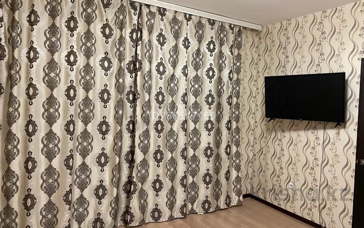 2-бөлмелі пәтер · 64 м² · 2/9 қабат, 10 мкр 25 — Поликлиники, бағасы: 22 млн ₸ в Аксае — фото 2