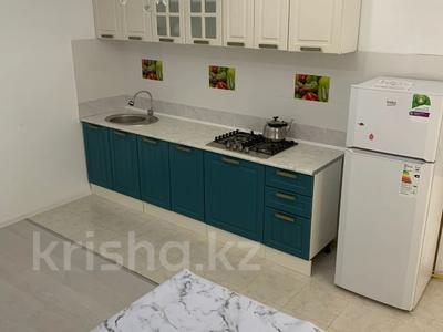 1-бөлмелі пәтер, 45 м², 2/10 қабат тәулігіне, мкр Нурсая 15, бағасы: 12 000 〒 в Атырау, мкр Нурсая