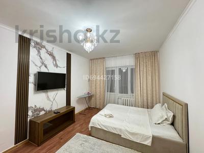 1-бөлмелі пәтер, 40 м², 1/5 қабат тәулік бойы, Алатау 13, бағасы: 10 000 〒 в Таразе