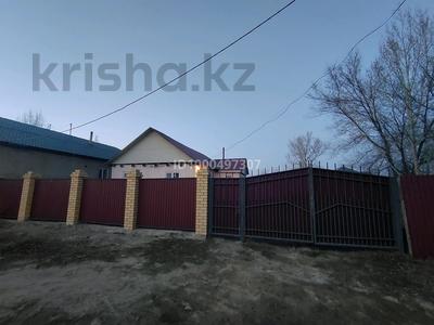 Продажа домов и дачи в Абай обл.: Отдельный дом · 3 комнаты · 144 м² · 10 сот., Переулок 3 ақжол 4 4 — Остановки авторынок за 16 млн 〒 Отдельный дом · 3 комнаты · 144 м² · 10 сот., Переулок 3 ақжол 4 4 — Остановки авторынок за 16 млн 〒 в Семее