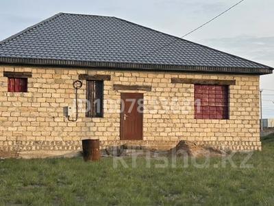 Жеке үй · 5 бөлме · 200 м² · 200 жүзд., Акшат 3 829, бағасы: 10 млн ₸ в Актобе, жилой массив Акшат