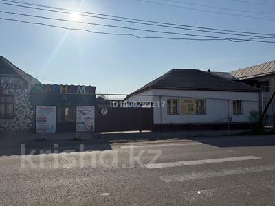 Отдельный дом · 4 комнаты · 200 м² · 10 сот., Аққозиева 34 за 43 млн 〒 в Таразе